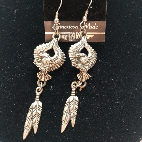 🆕Earrings Pewter American Made Eagle With Tribal Feathers Vintage New W/Tags - Picture 3 of 8
